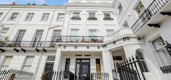 Flat to rent in Sussex Square, Brighton BN2