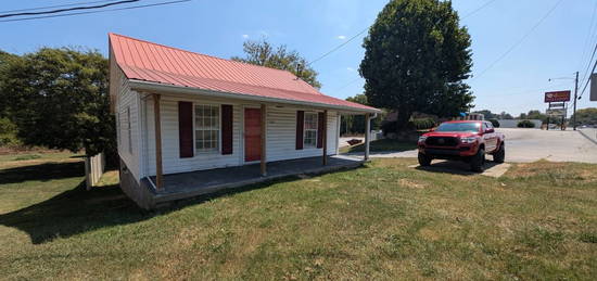 709 S Main St, Mount Pleasant, TN 38474