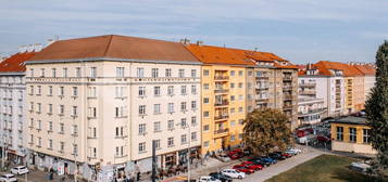 Byt 2+kk, 62 m², Jeseniova, Praha