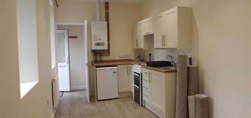 Flat to rent in Charles Street, Milford Haven SA73