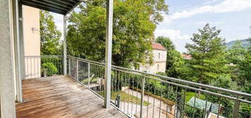 Altbaubauwohnung mit Balkon! Großzügig und lichtdurchflutet!