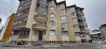 REMAX DEĞİŞİMDEN RÜSTEMPAŞA MAH.'DE FIRSAT 4+1 SATILIK DAİRE