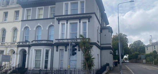 Flat to rent in Belgrave Road, Torquay TQ2