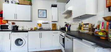 Terraced house to rent in Gladstone Place, Brighton, Upper Maisonette BN2