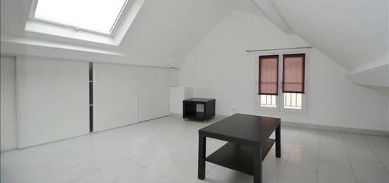 Studio meublé  à louer, 1 pièce, 40 m², Étage 2/2