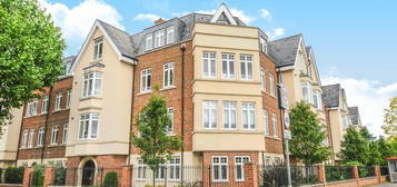 Flat to rent in Albany Park Road, Kingston Upon Thames KT2