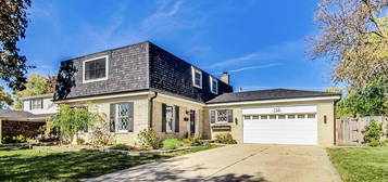 736 W Kingsbury Dr, Arlington Heights, IL 60004