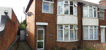 3 bed semi-detached house to rent