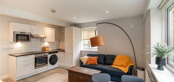 Flat for sale in Tayside Court, Basingdon Way, Camberwell, London SE5