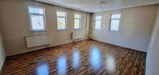 İNÖNÜ CADDESİNDE 3+1 ARA KAT UYGUN DAİRE