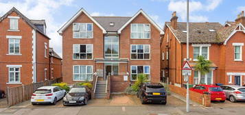 Flat to rent in Beaufort Road, Kingston Upon Thames KT1