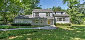 18 Deerfield Rd, Mendham, NJ 07945