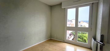 Appartement  à louer, 4 pièces, 3 chambres, 64 m²