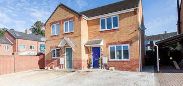 2 bed semi-detached house for sale