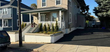 7 3rd St, Glen Cove, NY 11542