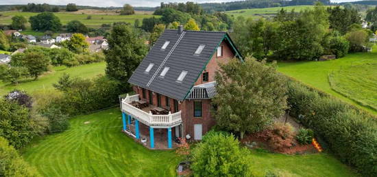 Mehr Raum zum Leben und Arbeiten - großzügiges Wohnhaus mit vielen Möglichkeiten in Ortsrandlage...