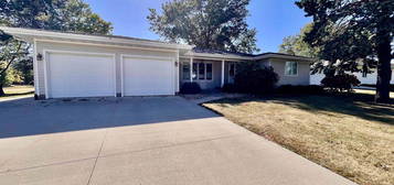 404 Spruce St, Reinbeck, IA 50669