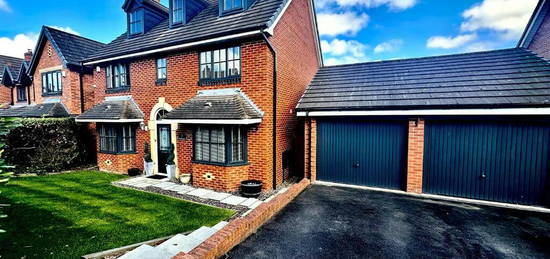 5 bedroom detached house for sale