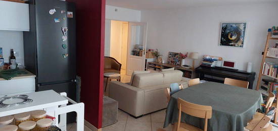 T3, Lyon 6e, immeuble 2004, 71 m2, 1er étage, ascenseur, balcon et parking privatif