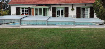 Maison agréable plain pied avec piscine