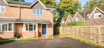 2 bedroom semi-detached house to rent