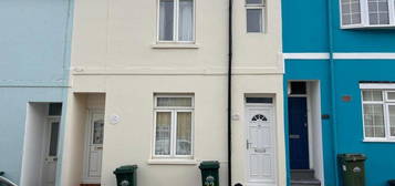 Flat to rent in Ewart Street, Brighton BN2