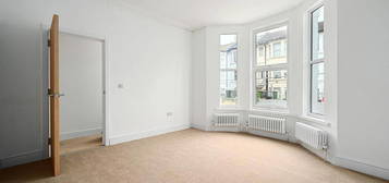 3 bedroom flat for sale