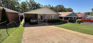 905 N Manor Dr, Horseshoe Bend, AR 72512