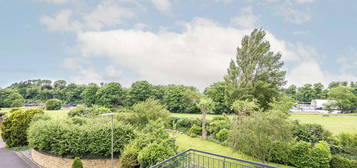 Flat for sale in Victoria Avenue, West Molesey KT8