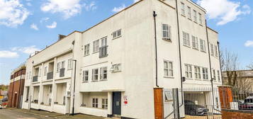 Flat for sale in Park Road, London N14