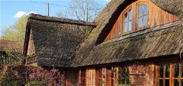 Bauernhaus im englischen Landhausstil in Alleinlage auf parkähnlichen Grundstück