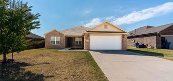 1924 W  Oak Valley Way, Mustang, OK 73064