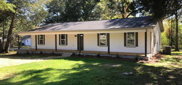 504 College St, Pelahatchie, MS 39145