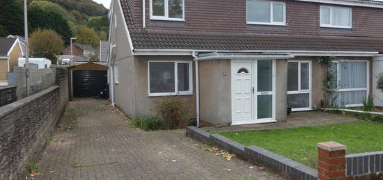 3 bedroom semi-detached house to rent