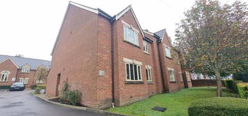 Flat to rent in Kingshill Road, Swindon SN1