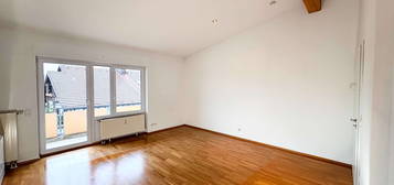 3-Zimmer-Dachgeschosswohnung, Südbalkon, sehr zentrale Lage