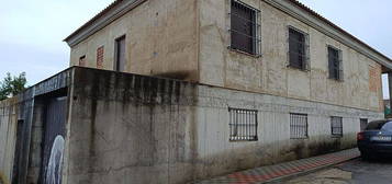 Casa adosada en avenida Andalucía en Castilleja del Campo