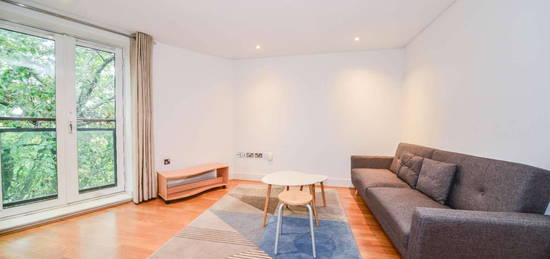 Flat to rent in Angel Southside, Islington, London EC1V