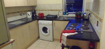 2 bed terraced house to rent