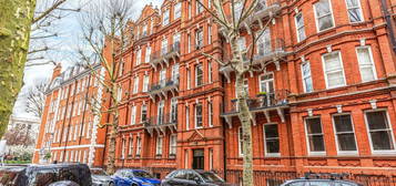 Flat to rent in Earl's Court Square, London SW5