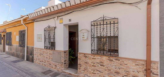 Chalet en calle Jamaica, Barrio de Zaidín, Granada