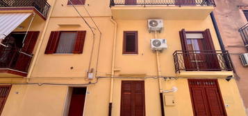 Casa indipendente in vendita in via Alonzo, 38