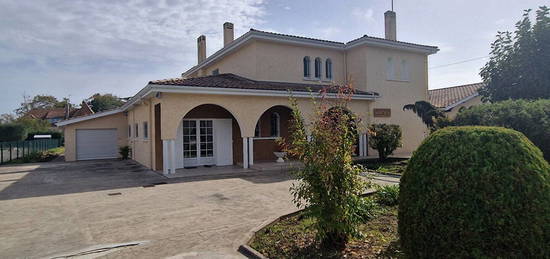 Maison de caractère, 5 chambres, piscine et tennis