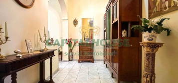 S2 Appartamento con cortiletto, zona centro