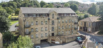 Flat for sale in Flat 15 Royd View, Thongsbridge, Holmfirth HD9