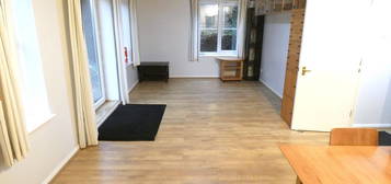 3 bed flat to rent