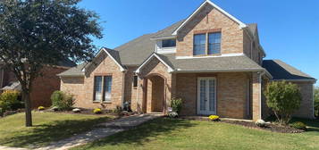 2000 Le Mans Dr, Carrollton, TX 75006