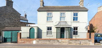 3 bed detached house for sale