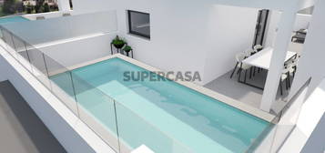 Apartamento T3, com vista mar e Ria do Alvor, piscina e estacionamento.