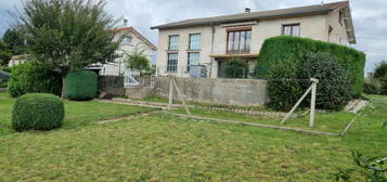 *** EXCLUSIVITE *** Jonzieux 42660 maison 104m² habitables 3 chambres, garage, chaufferie et ancien atelier de passementerie attenant de 50m² sur 1000m² de terrain clos